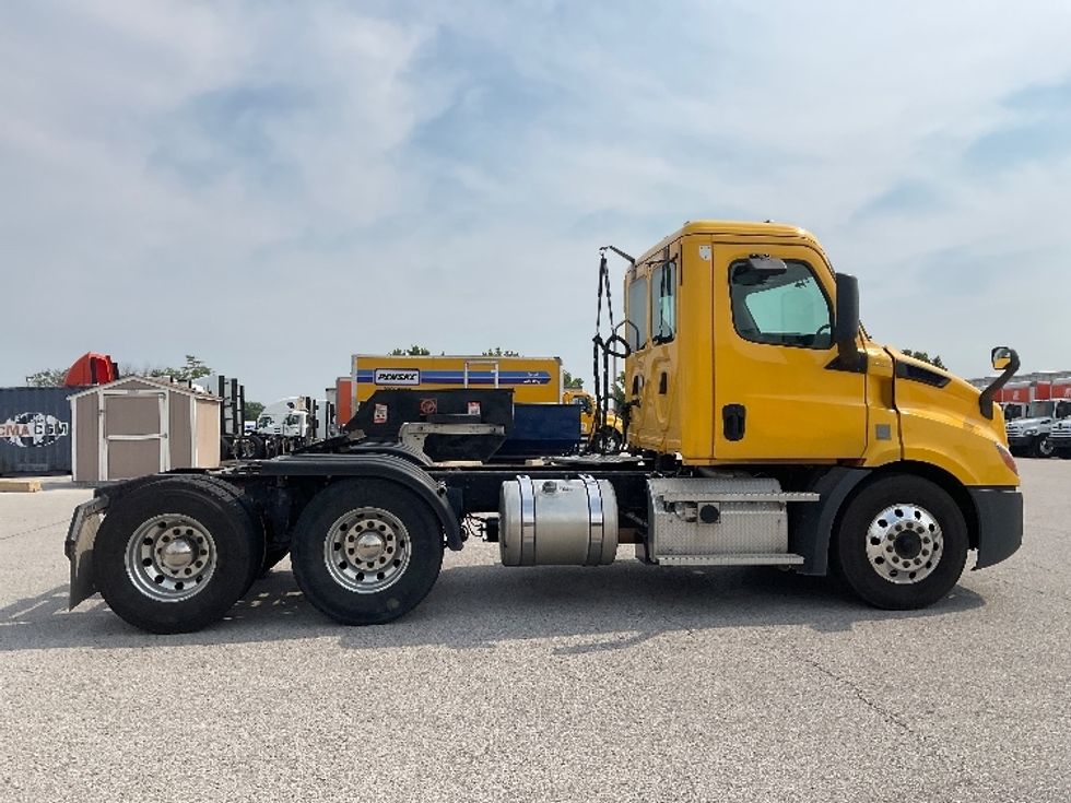 Day Cab Tractor-Heavy Duty Tractors-Freightliner-2020-T11664ST-Moberly-MO-477,350\n\t\tmiles-$ 38,500 - Image 8
