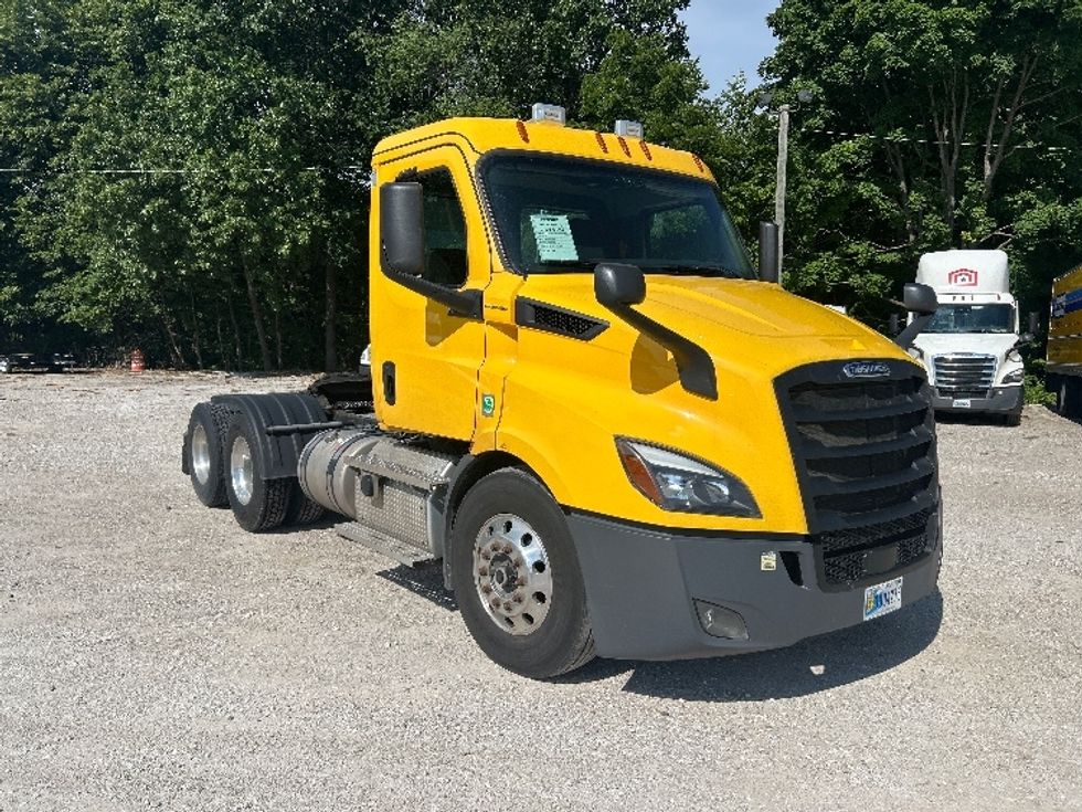 Day Cab Tractor-Heavy Duty Tractors-Freightliner-2020-T11664ST-Moberly-MO-487,917\n\t\tmiles-$ 39,000 - Image 1