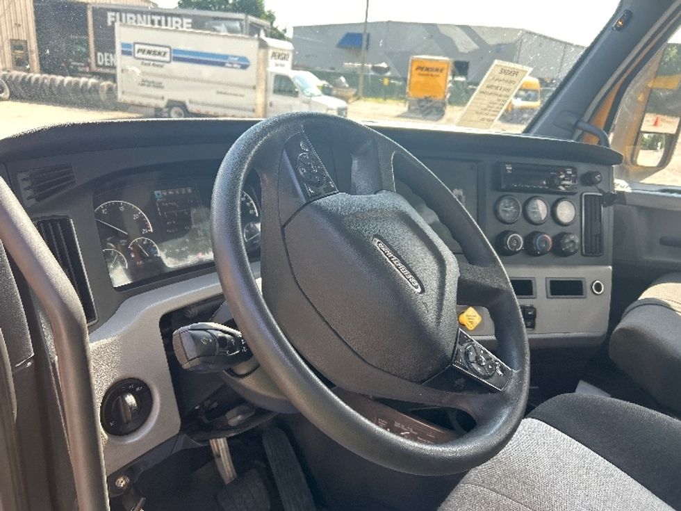 Day Cab Tractor-Heavy Duty Tractors-Freightliner-2020-T11664ST-Moberly-MO-487,917\n\t\tmiles-$ 39,000 - Image 10