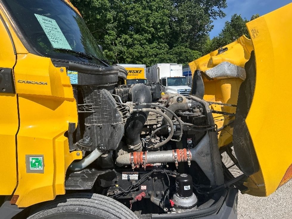 Day Cab Tractor-Heavy Duty Tractors-Freightliner-2020-T11664ST-Moberly-MO-487,917\n\t\tmiles-$ 39,000 - Image 15