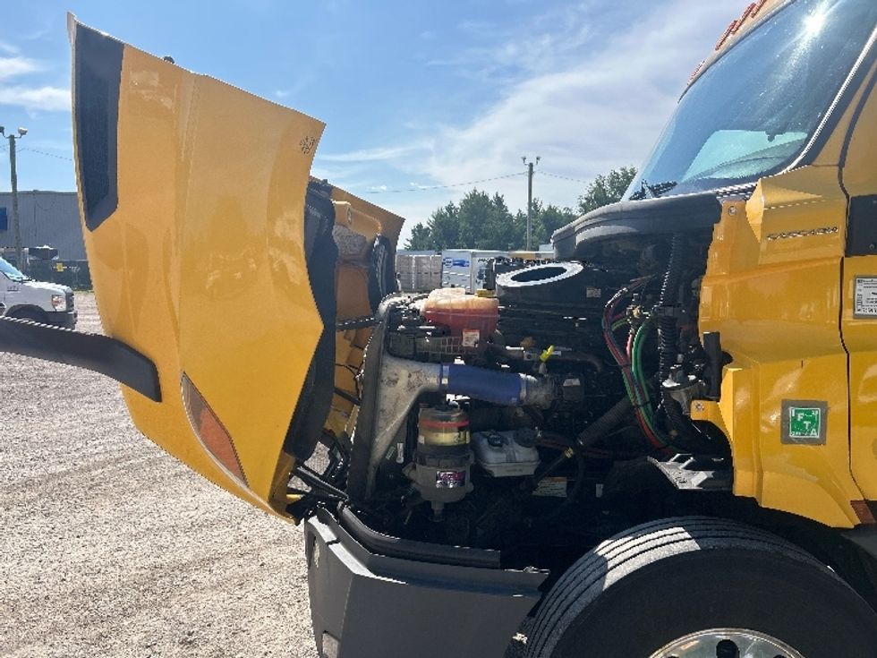 Day Cab Tractor-Heavy Duty Tractors-Freightliner-2020-T11664ST-Moberly-MO-487,917\n\t\tmiles-$ 39,000 - Image 16