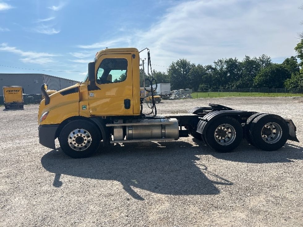 Day Cab Tractor-Heavy Duty Tractors-Freightliner-2020-T11664ST-Moberly-MO-487,917\n\t\tmiles-$ 39,000 - Image 4