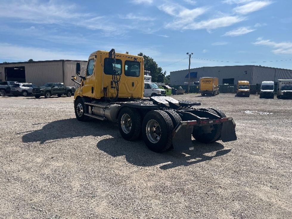 Day Cab Tractor-Heavy Duty Tractors-Freightliner-2020-T11664ST-Moberly-MO-487,917\n\t\tmiles-$ 39,000 - Image 5