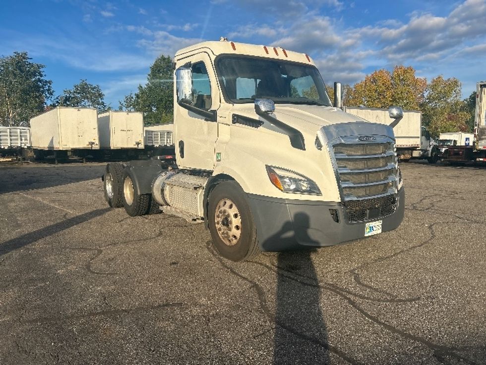 Day Cab Tractor-Heavy Duty Tractors-Freightliner-2020-T11664ST-Montgomery-NY-331,915\n\t\tmiles-$ 49,250 - Image 1