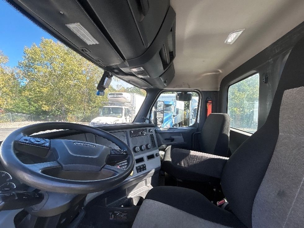 Day Cab Tractor-Heavy Duty Tractors-Freightliner-2020-T11664ST-Montgomery-NY-331,915\n\t\tmiles-$ 49,250 - Image 10