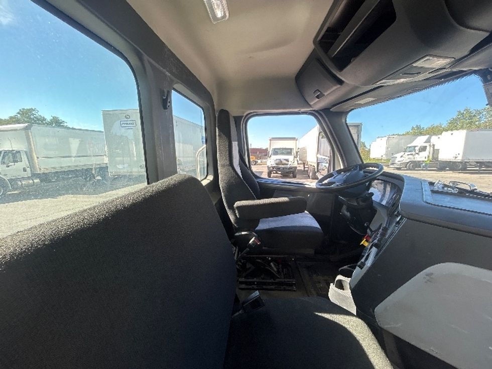 Day Cab Tractor-Heavy Duty Tractors-Freightliner-2020-T11664ST-Montgomery-NY-331,915\n\t\tmiles-$ 49,250 - Image 14