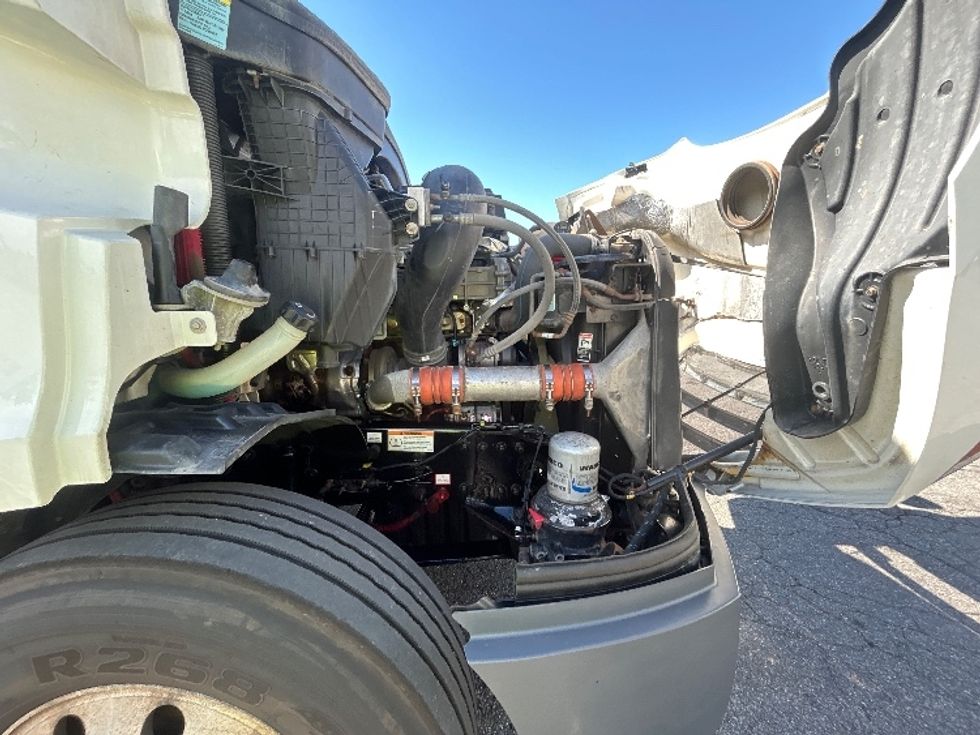 Day Cab Tractor-Heavy Duty Tractors-Freightliner-2020-T11664ST-Montgomery-NY-331,915\n\t\tmiles-$ 49,250 - Image 15