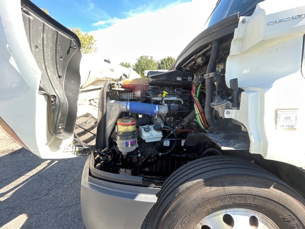 Day Cab Tractor-Heavy Duty Tractors-Freightliner-2020-T11664ST-Montgomery-NY-331,915\n\t\tmiles-$ 49,250 - Image 16