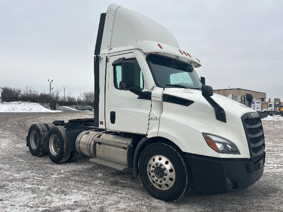 Day Cab Tractor-Heavy Duty Tractors-Freightliner-2020-T11664ST-Montreal-PQ-321,705\n\t\tkm-$ 71,250 - Image 1