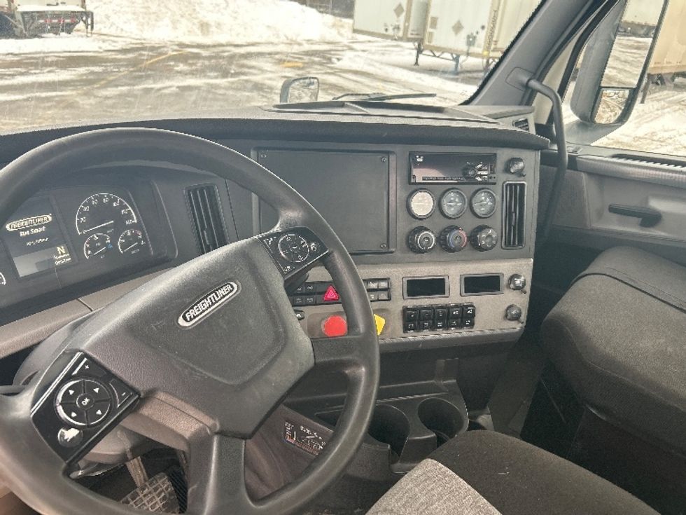 Day Cab Tractor-Heavy Duty Tractors-Freightliner-2020-T11664ST-Montreal-PQ-321,705\n\t\tkm-$ 71,250 - Image 10