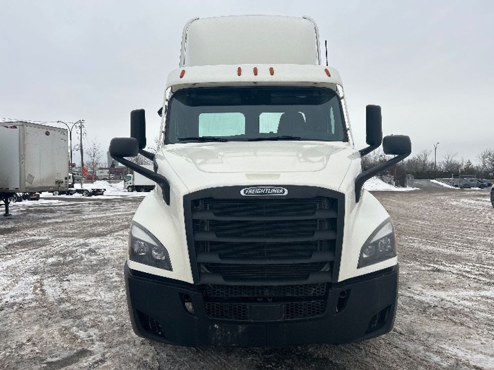 Day Cab Tractor-Heavy Duty Tractors-Freightliner-2020-T11664ST-Montreal-PQ-321,705\n\t\tkm-$ 71,250 - Image 2