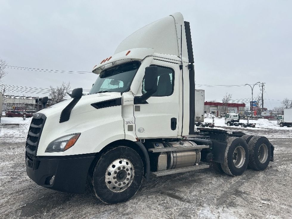 Day Cab Tractor-Heavy Duty Tractors-Freightliner-2020-T11664ST-Montreal-PQ-321,705\n\t\tkm-$ 71,250 - Image 3