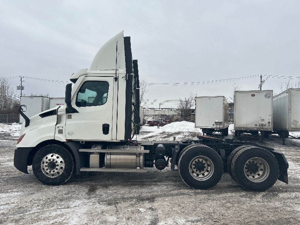 Day Cab Tractor-Heavy Duty Tractors-Freightliner-2020-T11664ST-Montreal-PQ-321,705\n\t\tkm-$ 71,250 - Image 4