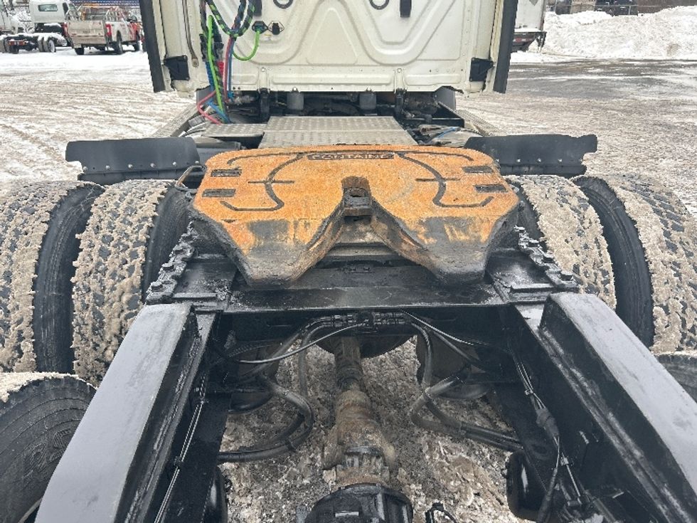 Day Cab Tractor-Heavy Duty Tractors-Freightliner-2020-T11664ST-Montreal-PQ-321,705\n\t\tkm-$ 71,250 - Image 6