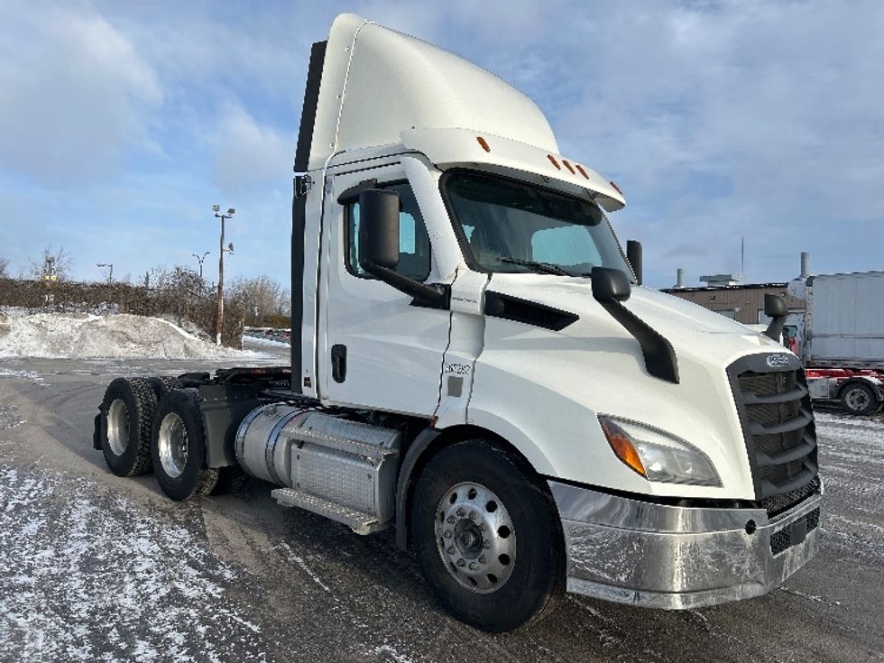 Day Cab Tractor-Heavy Duty Tractors-Freightliner-2020-T11664ST-Montreal-PQ-321,973\n\t\tkm-$ 71,250 - Image 1