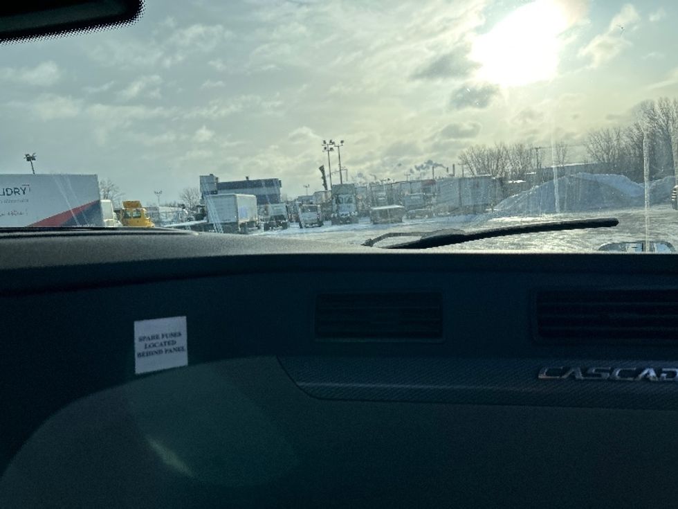 Day Cab Tractor-Heavy Duty Tractors-Freightliner-2020-T11664ST-Montreal-PQ-321,973\n\t\tkm-$ 71,250 - Image 13