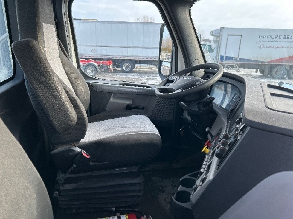 Day Cab Tractor-Heavy Duty Tractors-Freightliner-2020-T11664ST-Montreal-PQ-321,973\n\t\tkm-$ 71,250 - Image 14