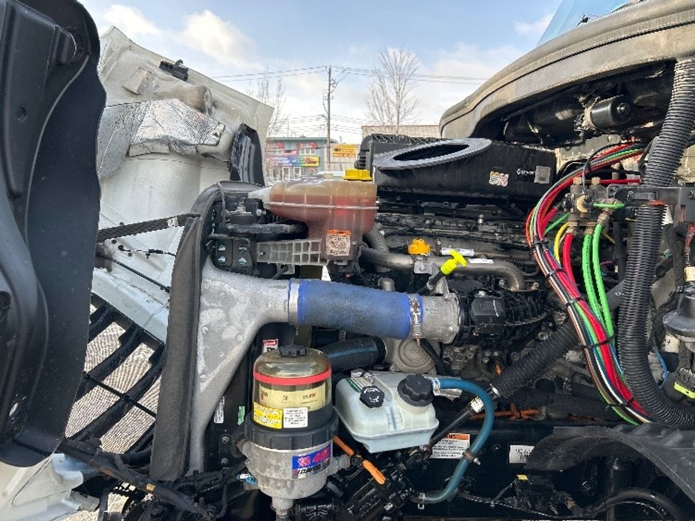 Day Cab Tractor-Heavy Duty Tractors-Freightliner-2020-T11664ST-Montreal-PQ-321,973\n\t\tkm-$ 71,250 - Image 16