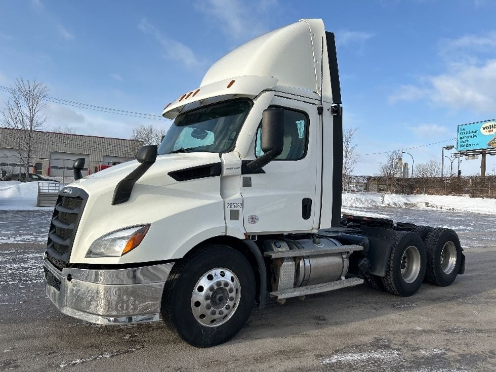 Day Cab Tractor-Heavy Duty Tractors-Freightliner-2020-T11664ST-Montreal-PQ-321,973\n\t\tkm-$ 71,250 - Image 3