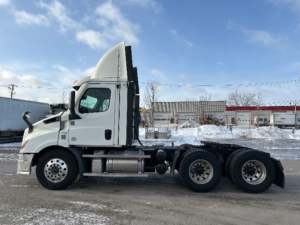 Day Cab Tractor-Heavy Duty Tractors-Freightliner-2020-T11664ST-Montreal-PQ-321,973\n\t\tkm-$ 71,250 - Image 4