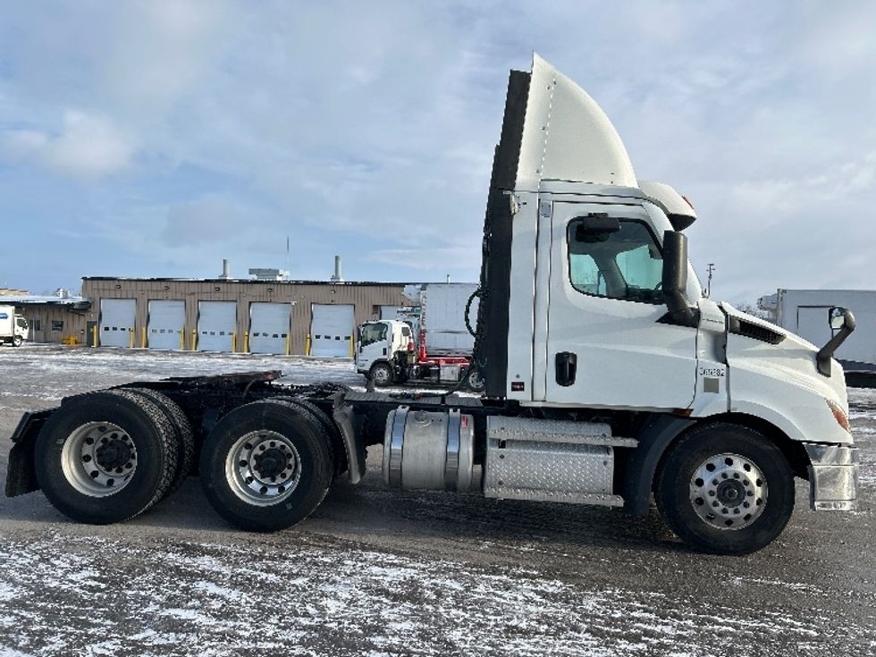 Day Cab Tractor-Heavy Duty Tractors-Freightliner-2020-T11664ST-Montreal-PQ-321,973\n\t\tkm-$ 71,250 - Image 8