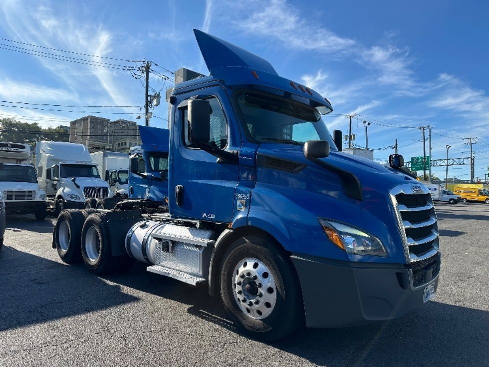 Day Cab Tractor-Heavy Duty Tractors-Freightliner-2020-T11664ST-North Bergen-NJ-113,278\n\t\tmiles-$ 58,500 - Image 1