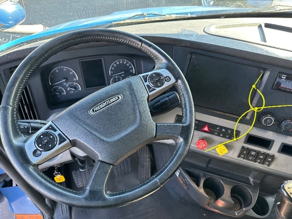 Day Cab Tractor-Heavy Duty Tractors-Freightliner-2020-T11664ST-North Bergen-NJ-113,278\n\t\tmiles-$ 58,500 - Image 11