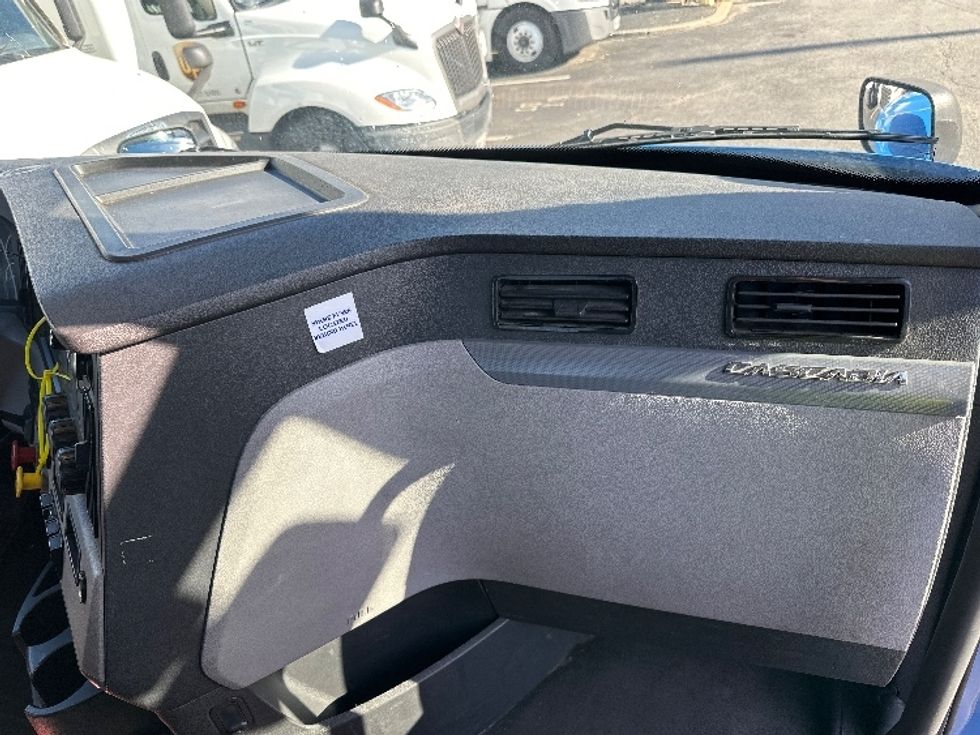 Day Cab Tractor-Heavy Duty Tractors-Freightliner-2020-T11664ST-North Bergen-NJ-113,278\n\t\tmiles-$ 58,500 - Image 13
