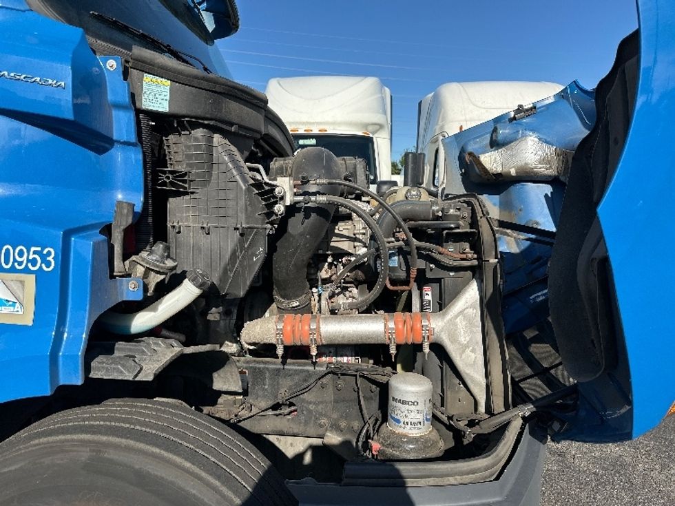 Day Cab Tractor-Heavy Duty Tractors-Freightliner-2020-T11664ST-North Bergen-NJ-113,278\n\t\tmiles-$ 58,500 - Image 15