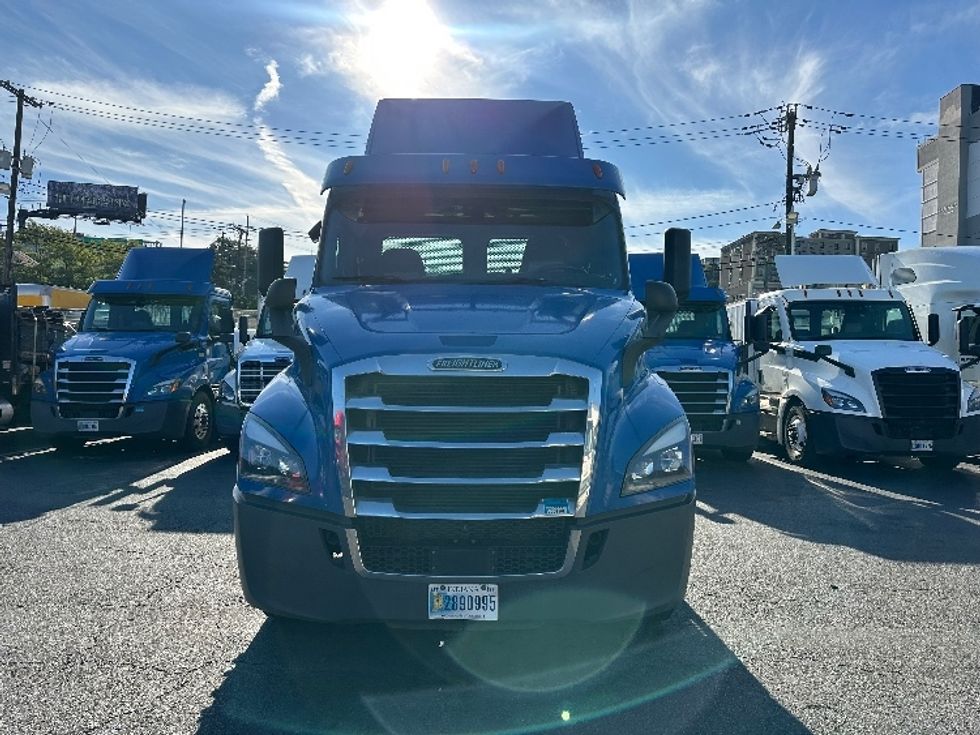 Day Cab Tractor-Heavy Duty Tractors-Freightliner-2020-T11664ST-North Bergen-NJ-113,278\n\t\tmiles-$ 58,500 - Image 2