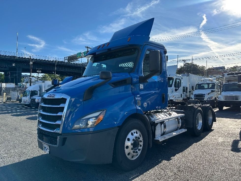 Day Cab Tractor-Heavy Duty Tractors-Freightliner-2020-T11664ST-North Bergen-NJ-113,278\n\t\tmiles-$ 58,500 - Image 3