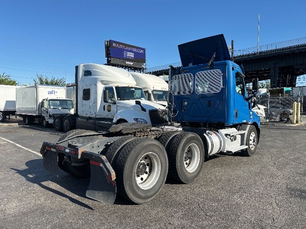 Day Cab Tractor-Heavy Duty Tractors-Freightliner-2020-T11664ST-North Bergen-NJ-113,278\n\t\tmiles-$ 58,500 - Image 7