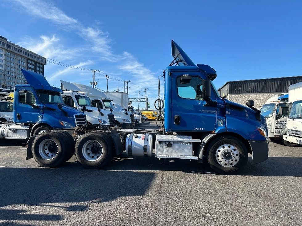 Day Cab Tractor-Heavy Duty Tractors-Freightliner-2020-T11664ST-North Bergen-NJ-113,278\n\t\tmiles-$ 58,500 - Image 8