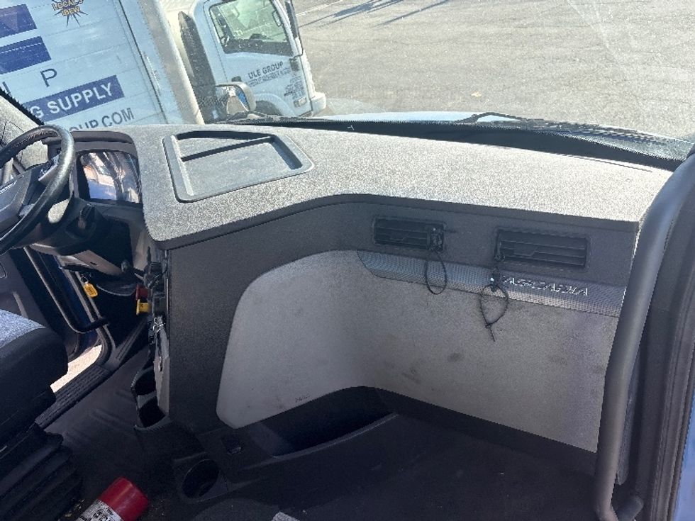 Day Cab Tractor-Heavy Duty Tractors-Freightliner-2020-T11664ST-North Bergen-NJ-151,925\n\t\tmiles-$ 61,000 - Image 13