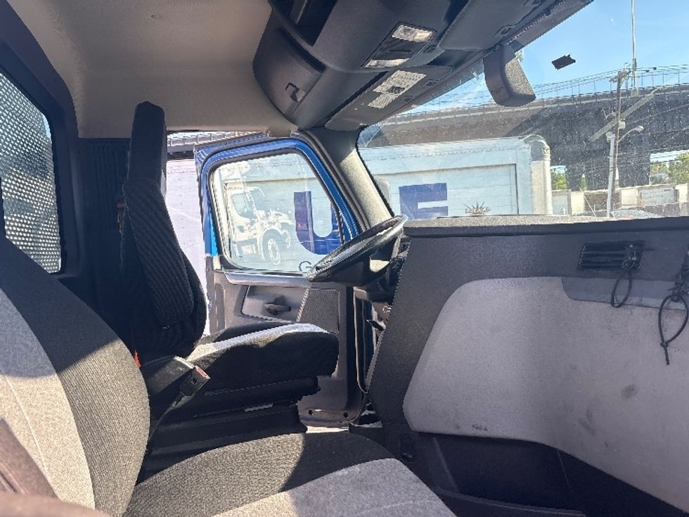 Day Cab Tractor-Heavy Duty Tractors-Freightliner-2020-T11664ST-North Bergen-NJ-151,925\n\t\tmiles-$ 61,000 - Image 14