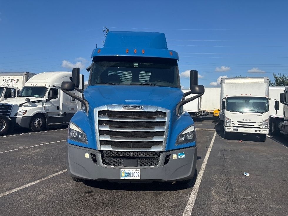 Day Cab Tractor-Heavy Duty Tractors-Freightliner-2020-T11664ST-North Bergen-NJ-151,925\n\t\tmiles-$ 61,000 - Image 2