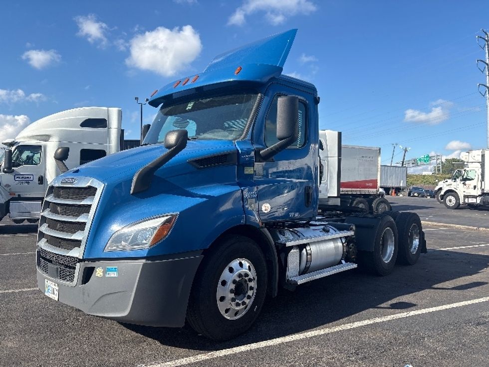 Day Cab Tractor-Heavy Duty Tractors-Freightliner-2020-T11664ST-North Bergen-NJ-151,925\n\t\tmiles-$ 61,000 - Image 3