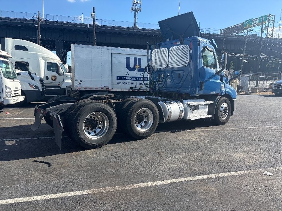 Day Cab Tractor-Heavy Duty Tractors-Freightliner-2020-T11664ST-North Bergen-NJ-151,925\n\t\tmiles-$ 61,000 - Image 7