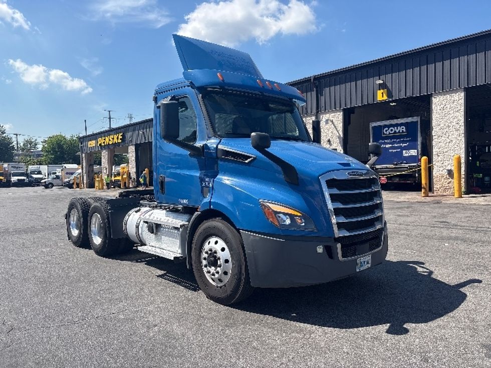 Day Cab Tractor-Heavy Duty Tractors-Freightliner-2020-T11664ST-North Bergen-NJ-190,907\n\t\tmiles-$ 58,500 - Image 1