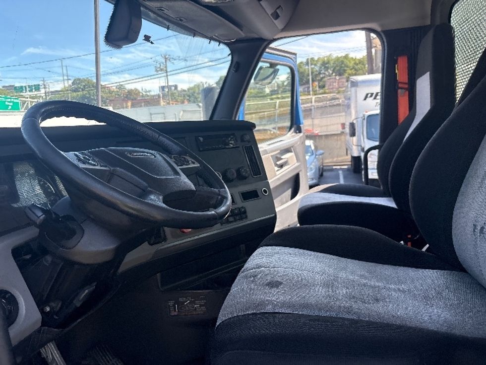 Day Cab Tractor-Heavy Duty Tractors-Freightliner-2020-T11664ST-North Bergen-NJ-190,907\n\t\tmiles-$ 58,500 - Image 10