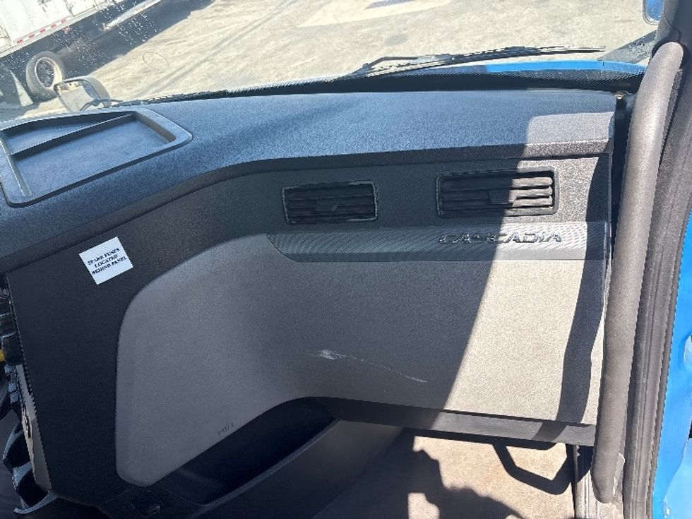 Day Cab Tractor-Heavy Duty Tractors-Freightliner-2020-T11664ST-North Bergen-NJ-190,907\n\t\tmiles-$ 58,500 - Image 13