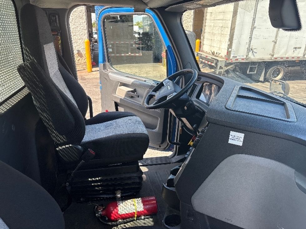 Day Cab Tractor-Heavy Duty Tractors-Freightliner-2020-T11664ST-North Bergen-NJ-190,907\n\t\tmiles-$ 58,500 - Image 14