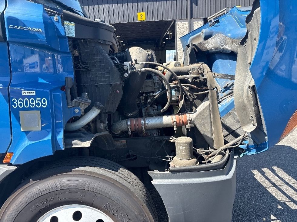 Day Cab Tractor-Heavy Duty Tractors-Freightliner-2020-T11664ST-North Bergen-NJ-190,907\n\t\tmiles-$ 58,500 - Image 15