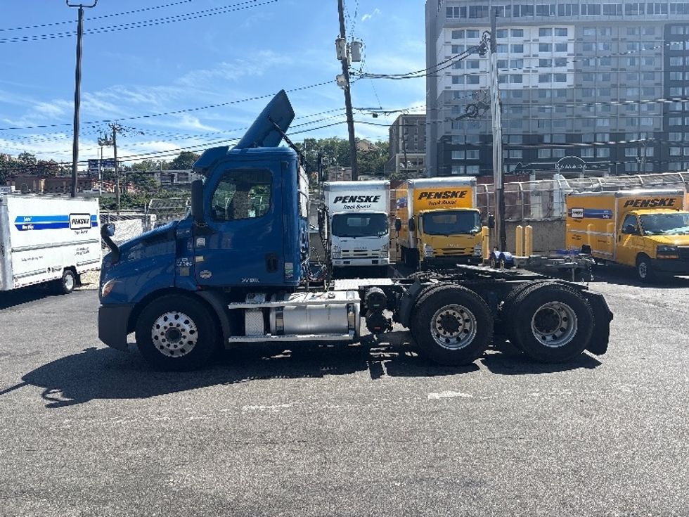 Day Cab Tractor-Heavy Duty Tractors-Freightliner-2020-T11664ST-North Bergen-NJ-190,907\n\t\tmiles-$ 58,500 - Image 4