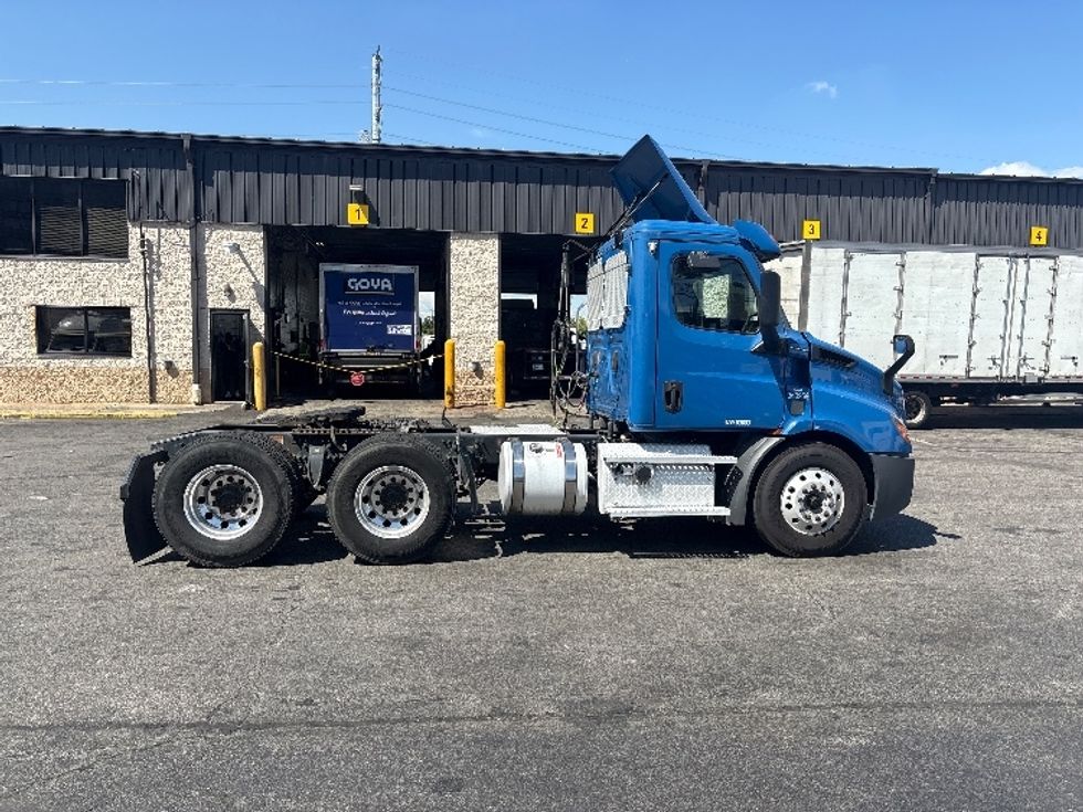 Day Cab Tractor-Heavy Duty Tractors-Freightliner-2020-T11664ST-North Bergen-NJ-190,907\n\t\tmiles-$ 58,500 - Image 8