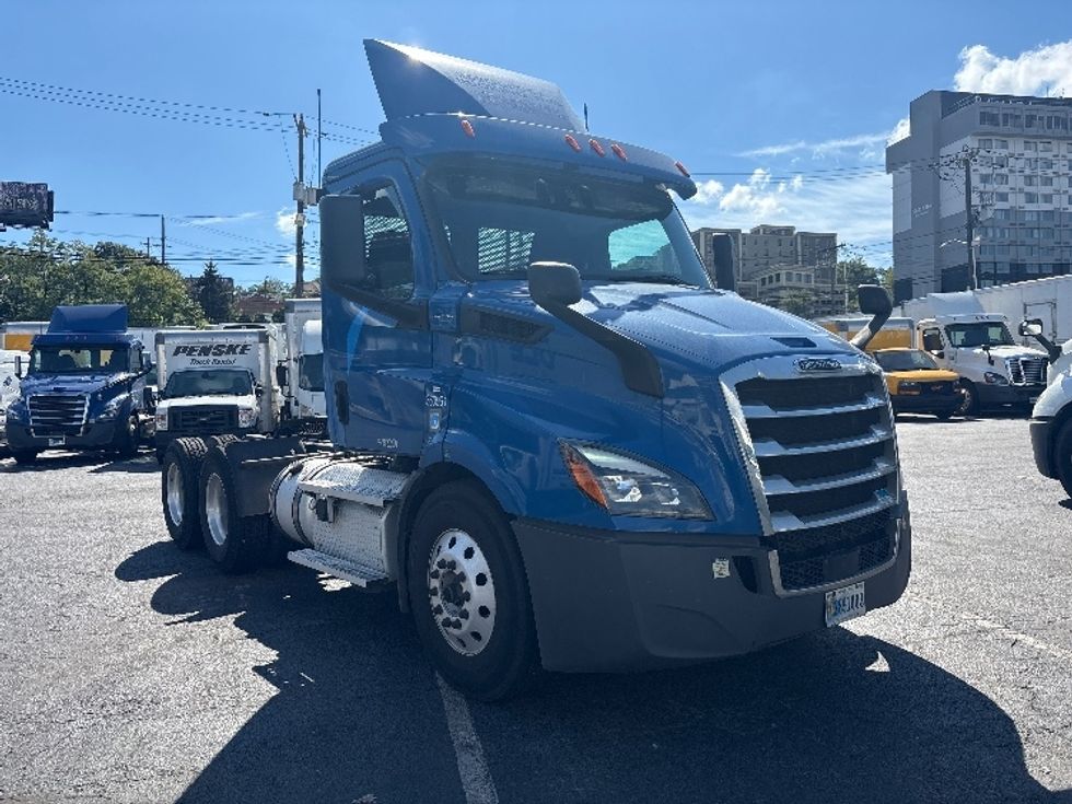 Day Cab Tractor-Heavy Duty Tractors-Freightliner-2020-T11664ST-North Bergen-NJ-263,091\n\t\tmiles-$ 54,750 - Image 1