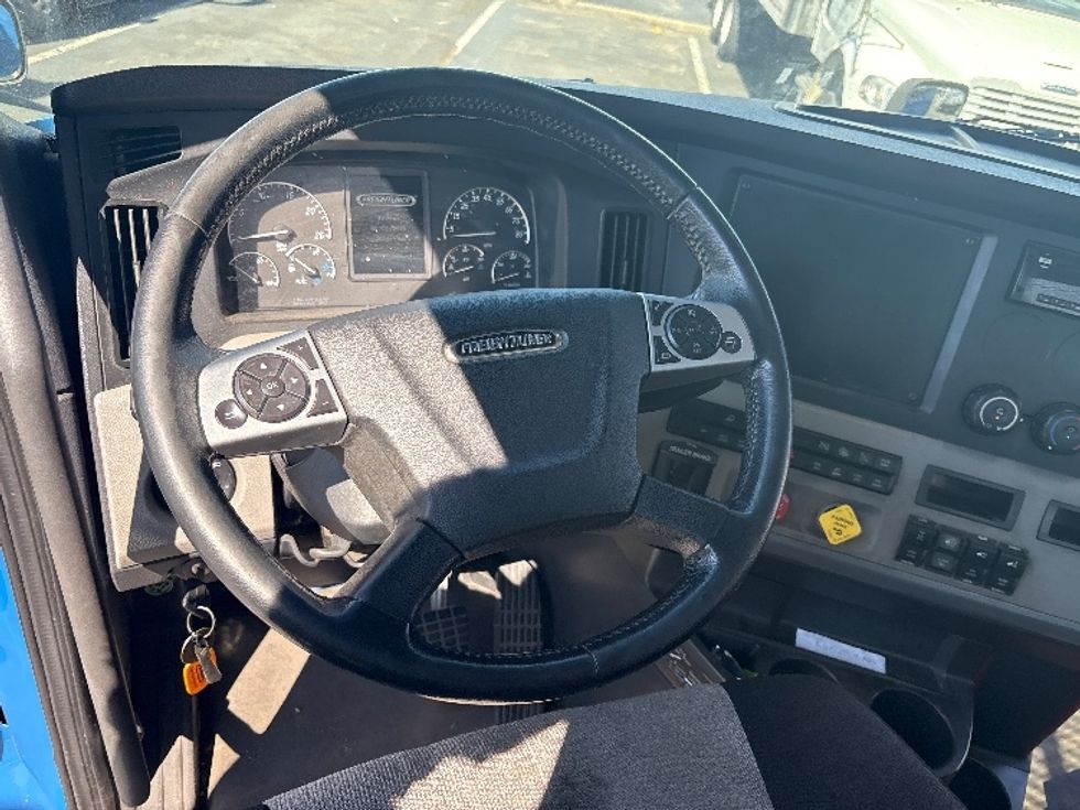 Day Cab Tractor-Heavy Duty Tractors-Freightliner-2020-T11664ST-North Bergen-NJ-263,091\n\t\tmiles-$ 54,750 - Image 11