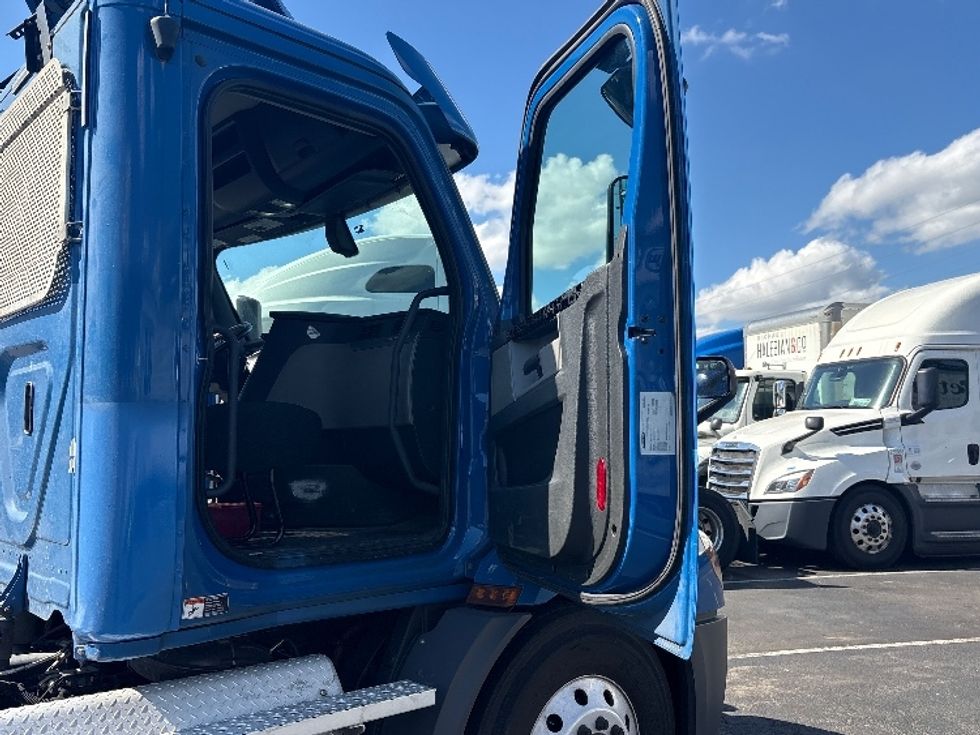 Day Cab Tractor-Heavy Duty Tractors-Freightliner-2020-T11664ST-North Bergen-NJ-263,091\n\t\tmiles-$ 54,750 - Image 12