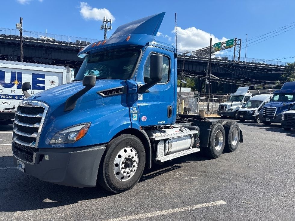 Day Cab Tractor-Heavy Duty Tractors-Freightliner-2020-T11664ST-North Bergen-NJ-263,091\n\t\tmiles-$ 54,750 - Image 3