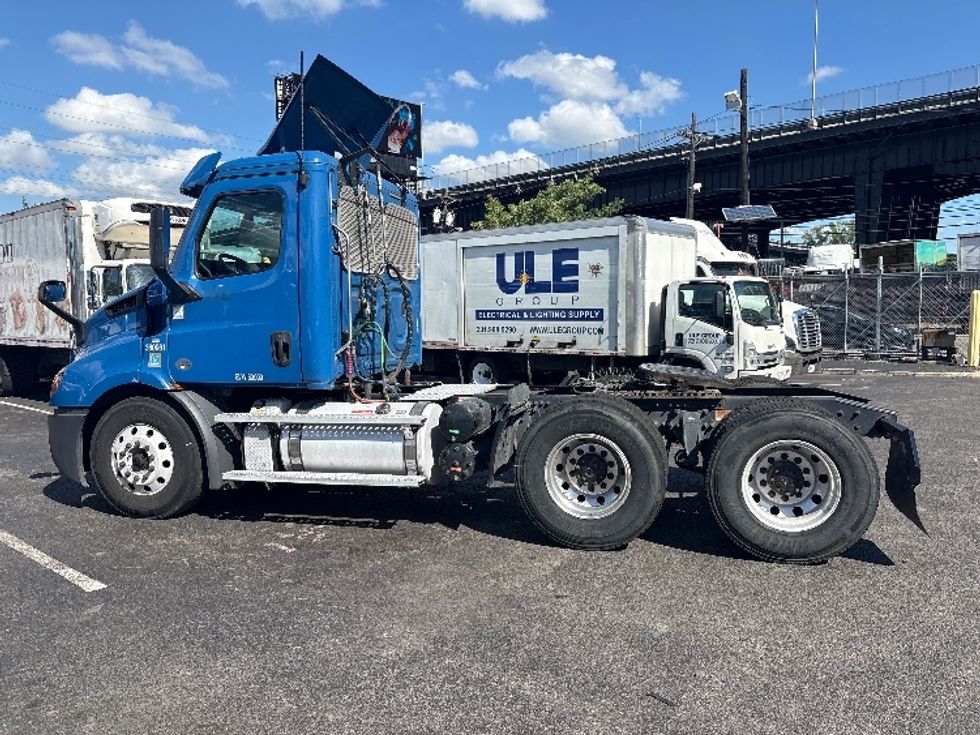 Day Cab Tractor-Heavy Duty Tractors-Freightliner-2020-T11664ST-North Bergen-NJ-263,091\n\t\tmiles-$ 54,750 - Image 4